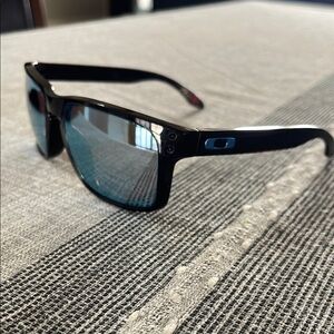 Oakley Holbrook Black Sporty Sunglasses
